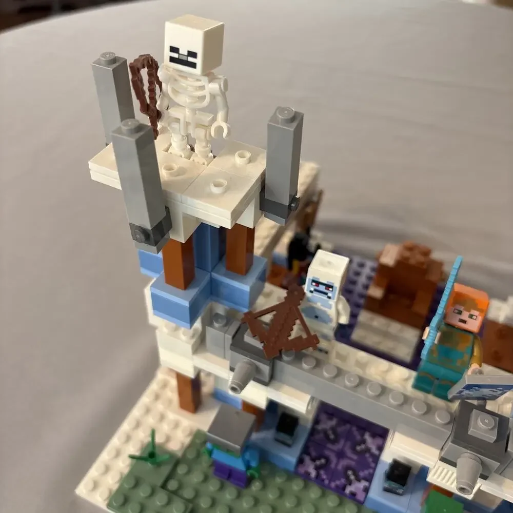 LEGO Minecraft The Ice Castle Set 21186, 499 Pieces, Complete w/ Minifigures